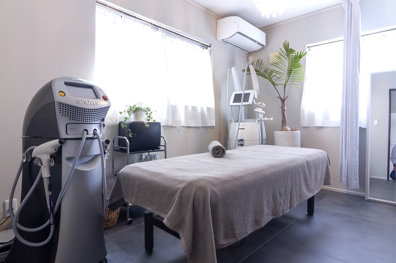 Angelino のメインビジュアル：明石市二見町の自宅プライベートサロン内観・LPGエンダモロジー機材
